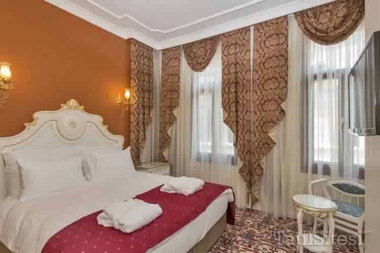 By Murat Crown Hotel